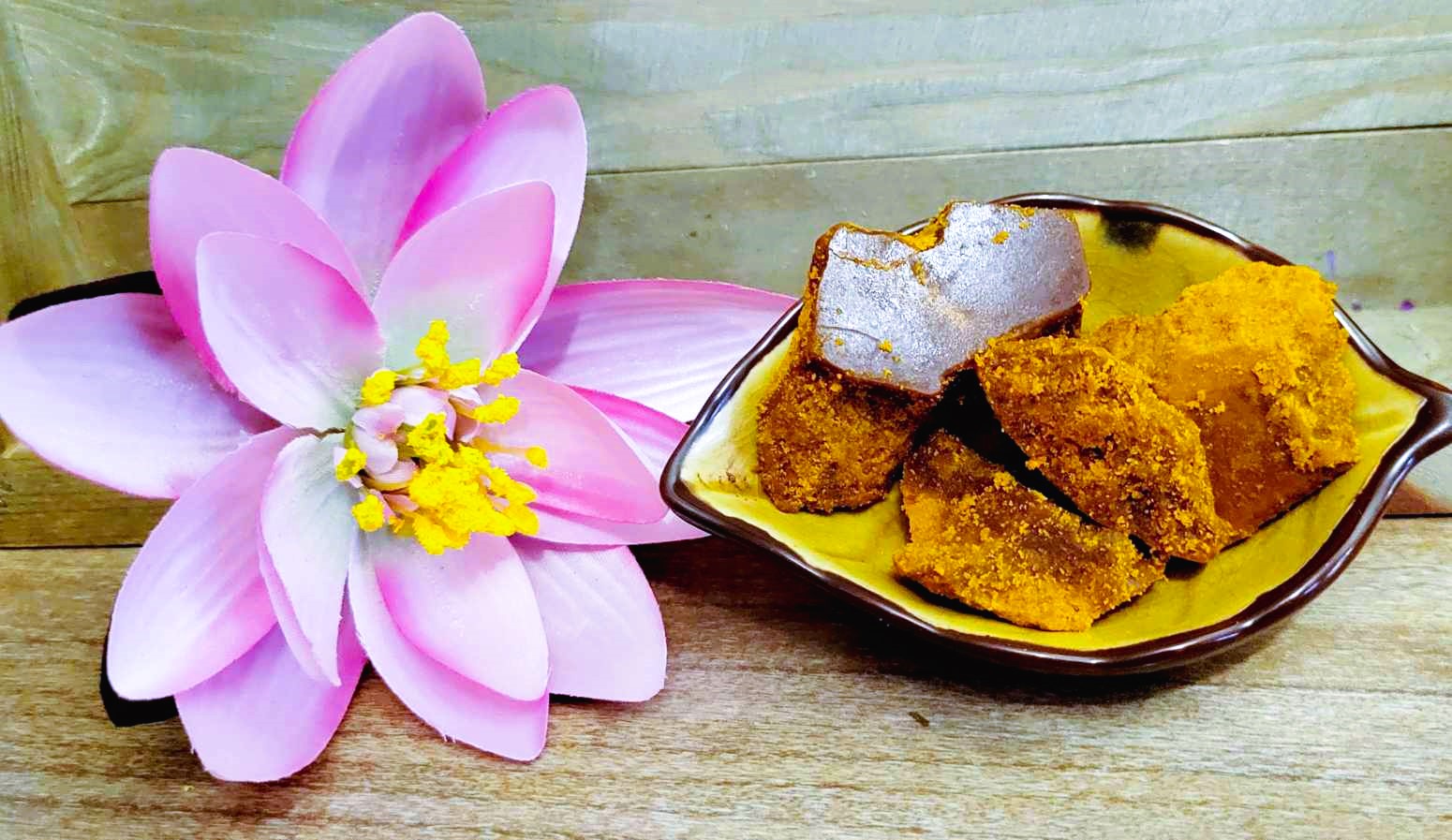 Pink Lotus Floral Wax Comes in a 1oz Miron Violet Glass Jar Israel