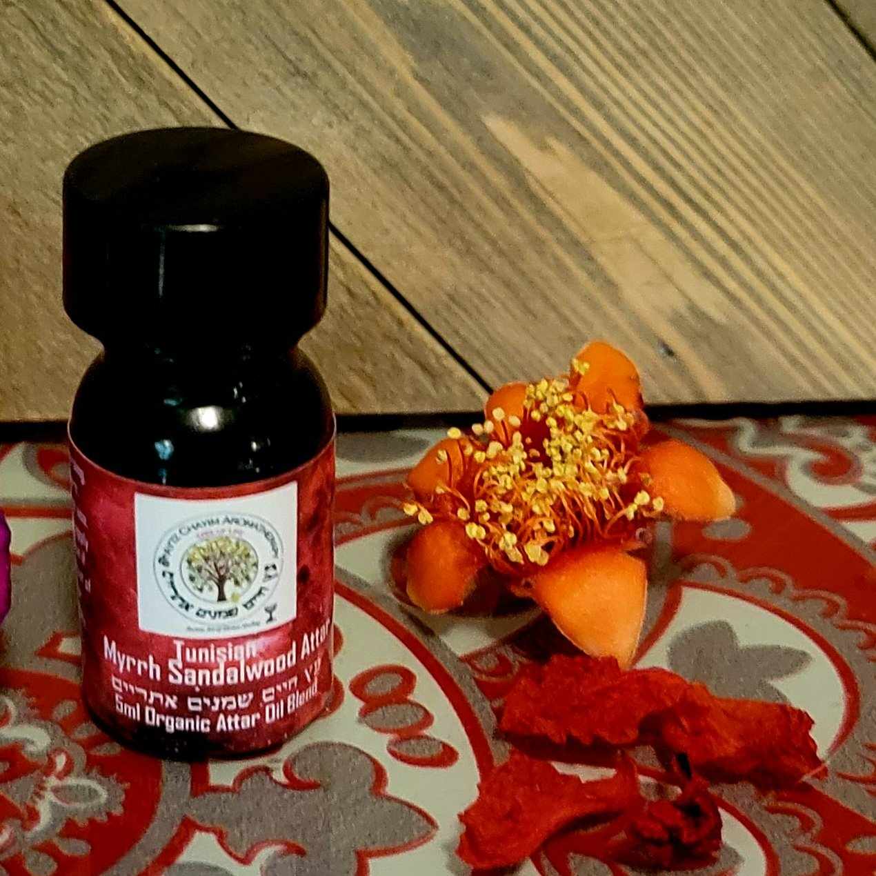 Sweet Tunisian Myrrh-Sandalwood Attar 5ml with Dipstick Application Top