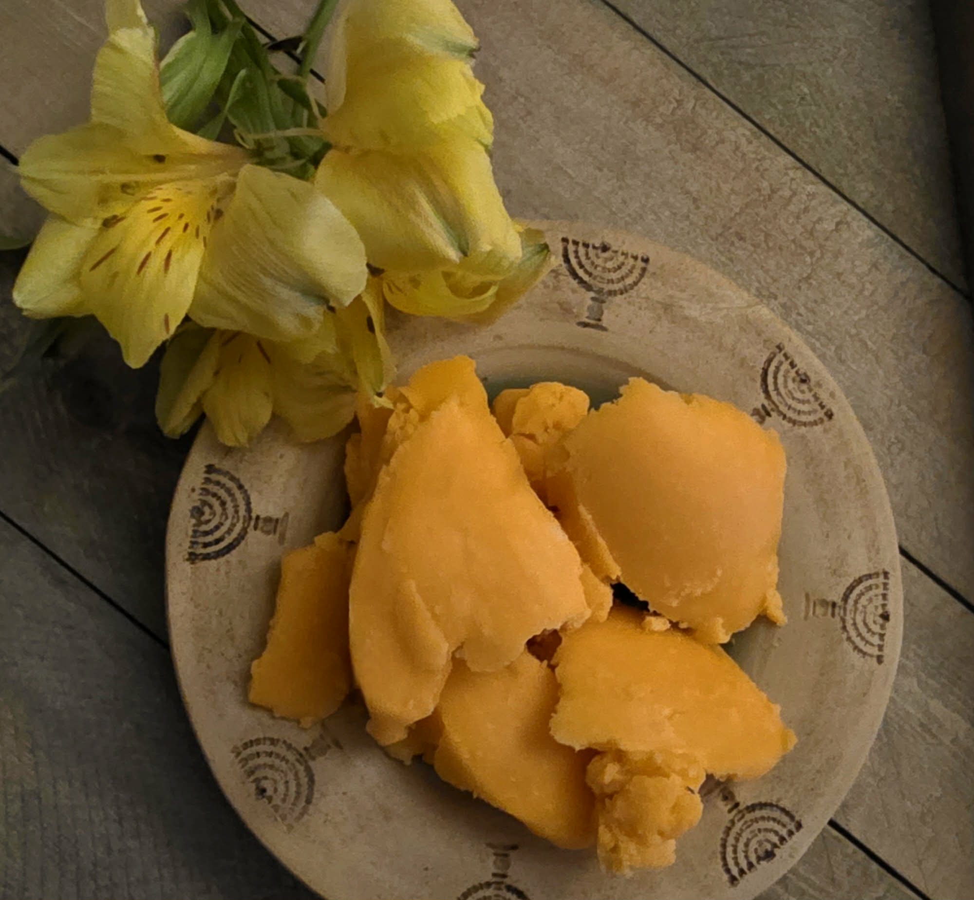 Mandarin Concrete Botanical Peel Fruit Wax Comes in a 1 oz Glass Jar From Israel